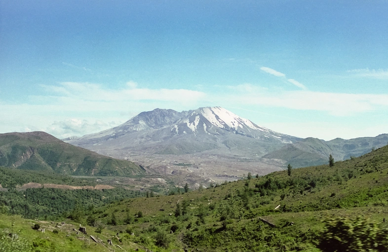 The great location, excellent facilities, and roomy, clean RV spots make this campground an ideal home base for adventures in volcanic landscapes, beautiful views, and hiking trails.