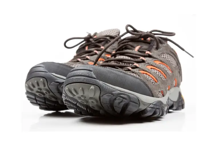 Feet can flexibly move with the 6E hiking boots, as they have strong materials to keep them dry, and they are indeed waterproof. 